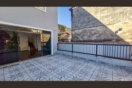 Casa para alugar com 3 quartos, 227m² em Jardim Prudência, São Paulo