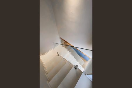 Apartamento para alugar com 120m², 2 quartos e 2 vagas Apartamento para alugar com 120m², 2 quartos e 2 vagasEscada