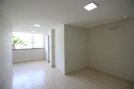 Sala de apartamento para alugar com 1 quarto, 39m² em Tanque, Rio de Janeiro