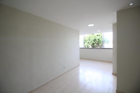 Sala de apartamento para alugar com 1 quarto, 39m² em Tanque, Rio de Janeiro
