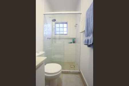 Casa de condomínio à venda com 400m², 4 quartos e 3 vagas Casa de condomínio à venda com 400m², 4 quartos e 3 vagasBanheiro da Suíte 1