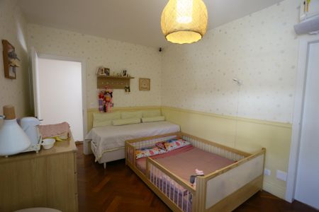 Casa de condomínio à venda com 400m², 4 quartos e 3 vagas Casa de condomínio à venda com 400m², 4 quartos e 3 vagasSuíte 2