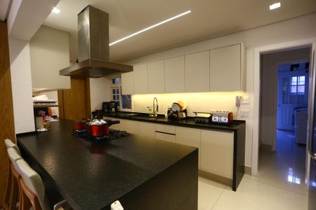 Casa de condomínio à venda com 400m², 4 quartos e 3 vagas Casa de condomínio à venda com 400m², 4 quartos e 3 vagasCozinha