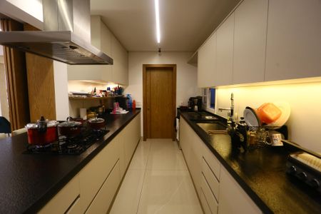 Casa de condomínio à venda com 400m², 4 quartos e 3 vagas Casa de condomínio à venda com 400m², 4 quartos e 3 vagasCozinha