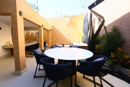 Casa de condomínio à venda com 400m², 4 quartos e 3 vagas Casa de condomínio à venda com 400m², 4 quartos e 3 vagasQuintal