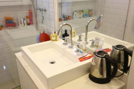 Casa de condomínio à venda com 400m², 4 quartos e 3 vagas Casa de condomínio à venda com 400m², 4 quartos e 3 vagasBanheiro da Suíte 2