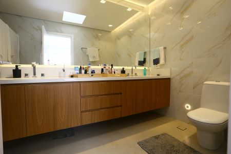 Casa de condomínio à venda com 400m², 4 quartos e 3 vagas Casa de condomínio à venda com 400m², 4 quartos e 3 vagasBanheiro da Suíte 3