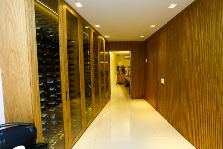 Casa de condomínio à venda com 400m², 4 quartos e 3 vagas Casa de condomínio à venda com 400m², 4 quartos e 3 vagasSala