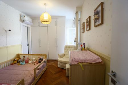 Casa de condomínio à venda com 400m², 4 quartos e 3 vagas Casa de condomínio à venda com 400m², 4 quartos e 3 vagasSuíte 2