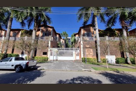 Casa de condomínio à venda com 400m², 4 quartos e 3 vagas Casa de condomínio à venda com 400m², 4 quartos e 3 vagasFachada