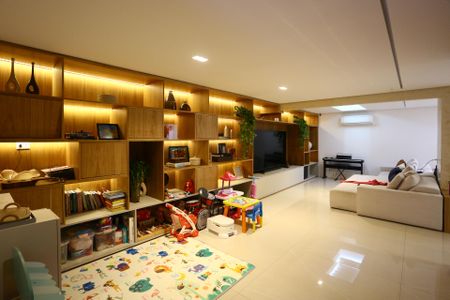 Casa de condomínio à venda com 400m², 4 quartos e 3 vagas Casa de condomínio à venda com 400m², 4 quartos e 3 vagasSala