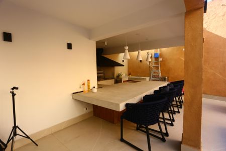 Casa de condomínio à venda com 400m², 4 quartos e 3 vagas Casa de condomínio à venda com 400m², 4 quartos e 3 vagasÁrea comum - Churrasqueira