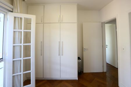 Casa de condomínio à venda com 400m², 4 quartos e 3 vagas Casa de condomínio à venda com 400m², 4 quartos e 3 vagasSuíte 1