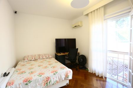 Casa de condomínio à venda com 400m², 4 quartos e 3 vagas Casa de condomínio à venda com 400m², 4 quartos e 3 vagasSuíte 1