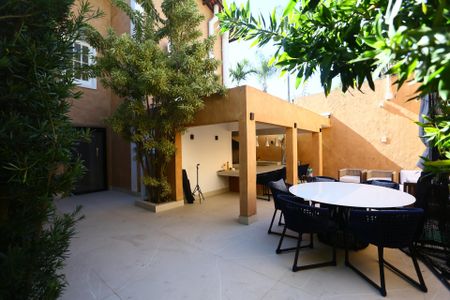 Casa de condomínio à venda com 400m², 4 quartos e 3 vagas Casa de condomínio à venda com 400m², 4 quartos e 3 vagasQuintal