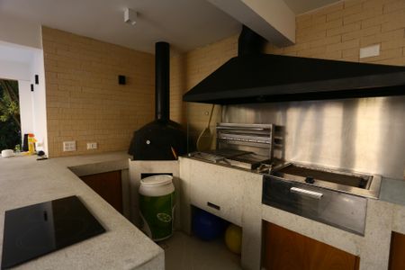 Casa de condomínio à venda com 400m², 4 quartos e 3 vagas Casa de condomínio à venda com 400m², 4 quartos e 3 vagasÁrea comum - Churrasqueira