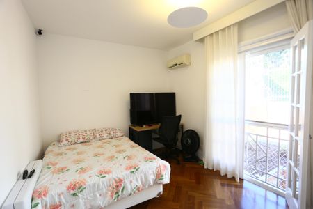 Casa de condomínio à venda com 400m², 4 quartos e 3 vagas Casa de condomínio à venda com 400m², 4 quartos e 3 vagasSuíte 1