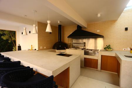 Casa de condomínio à venda com 400m², 4 quartos e 3 vagas Casa de condomínio à venda com 400m², 4 quartos e 3 vagasÁrea comum - Churrasqueira