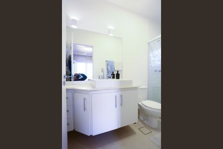 Casa de condomínio à venda com 400m², 4 quartos e 3 vagas Casa de condomínio à venda com 400m², 4 quartos e 3 vagasBanheiro da Suíte 1