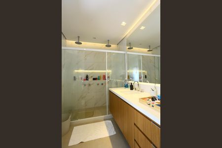 Casa de condomínio à venda com 400m², 4 quartos e 3 vagas Casa de condomínio à venda com 400m², 4 quartos e 3 vagasBanheiro da Suíte 3