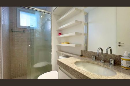 Banheiro de kitnet/studio à venda com 1 quarto, 34m² em Pinheiros, São Paulo