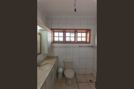 Casa à venda com 240m², 3 quartos e 4 vagasBanheiro da Suíte 2