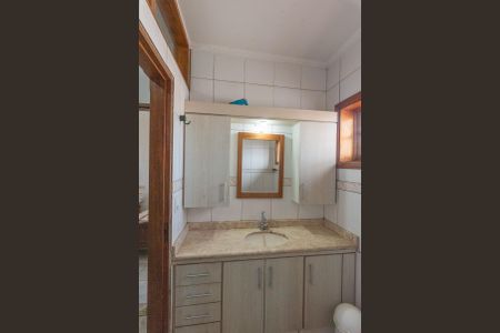 Casa à venda com 240m², 3 quartos e 4 vagasBanheiro da Suíte 2