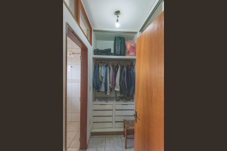 Casa à venda com 240m², 3 quartos e 4 vagasCloset da suíte 2