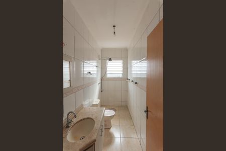 Casa à venda com 240m², 3 quartos e 4 vagasBanheiro Social