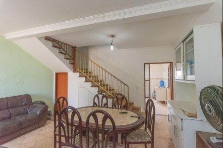 Casa à venda com 240m², 3 quartos e 4 vagasSala