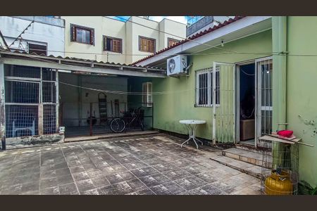 Casa à venda com 155m², 3 quartos e 5 vagas Casa à venda com 155m², 3 quartos e 5 vagasÁrea de Serviço