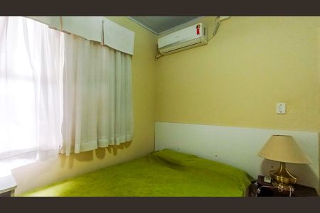 Casa à venda com 155m², 3 quartos e 5 vagas Casa à venda com 155m², 3 quartos e 5 vagasQuarto