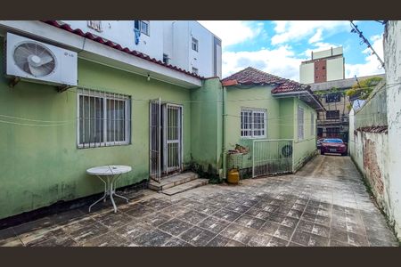 Casa à venda com 155m², 3 quartos e 5 vagas Casa à venda com 155m², 3 quartos e 5 vagasÁrea de Serviço