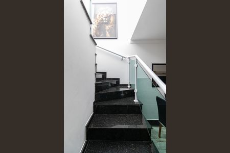 Escada de casa para alugar com 3 quartos, 82m² em Vila Laís, São Paulo