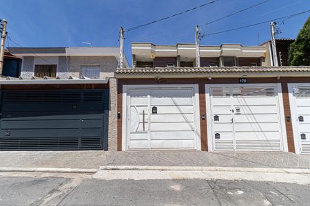 Casa à venda com 82m², 3 quartos e 2 vagasFachada