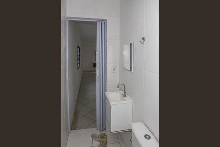 Banheiro de kitnet/studio para alugar com 1 quarto, 15m² em Água Branca, São Paulo