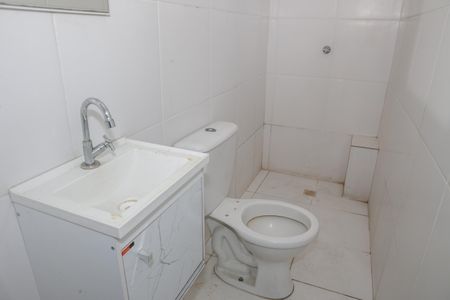 Banheiro de kitnet/studio para alugar com 1 quarto, 15m² em Água Branca, São Paulo