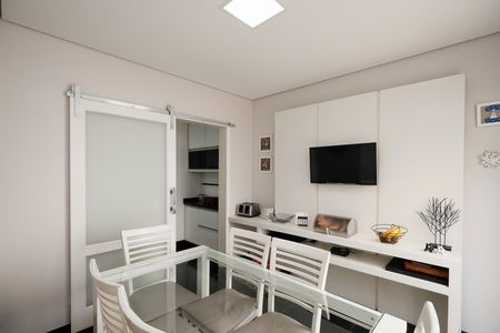 Casa de condomínio à venda com 450m², 4 quartos e 6 vagas Casa de condomínio à venda com 450m², 4 quartos e 6 vagasSala de Jantar