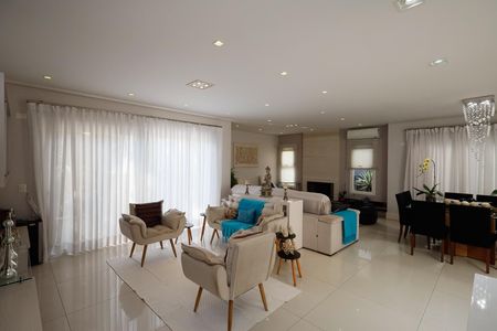 Casa de condomínio à venda com 450m², 4 quartos e 6 vagas Casa de condomínio à venda com 450m², 4 quartos e 6 vagasSala