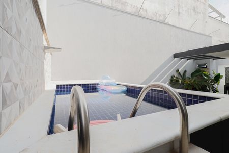 Casa de condomínio à venda com 450m², 4 quartos e 6 vagas Casa de condomínio à venda com 450m², 4 quartos e 6 vagasPiscina