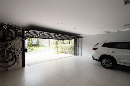 Casa de condomínio à venda com 450m², 4 quartos e 6 vagas Casa de condomínio à venda com 450m², 4 quartos e 6 vagasGaragem