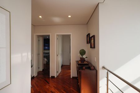 Casa de condomínio à venda com 450m², 4 quartos e 6 vagas Casa de condomínio à venda com 450m², 4 quartos e 6 vagasHall