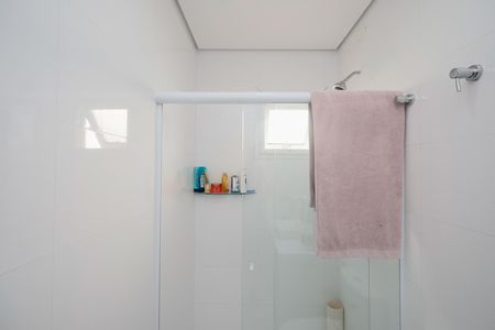 Casa de condomínio à venda com 450m², 4 quartos e 6 vagas Casa de condomínio à venda com 450m², 4 quartos e 6 vagasBanheiro da Suíte 4