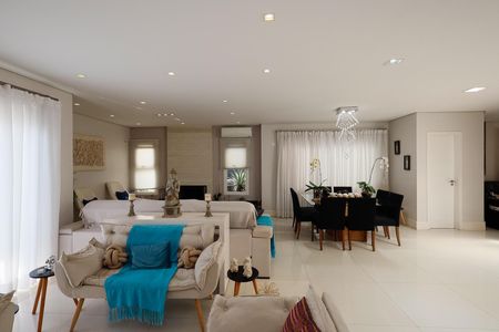 Casa de condomínio à venda com 450m², 4 quartos e 6 vagas Casa de condomínio à venda com 450m², 4 quartos e 6 vagasSala