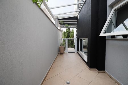 Casa de condomínio à venda com 450m², 4 quartos e 6 vagas Casa de condomínio à venda com 450m², 4 quartos e 6 vagasQuintal