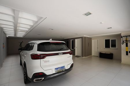 Casa de condomínio à venda com 450m², 4 quartos e 6 vagas Casa de condomínio à venda com 450m², 4 quartos e 6 vagasGaragem