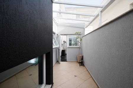 Casa de condomínio à venda com 450m², 4 quartos e 6 vagas Casa de condomínio à venda com 450m², 4 quartos e 6 vagasQuintal