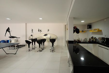 Casa de condomínio à venda com 450m², 4 quartos e 6 vagas Casa de condomínio à venda com 450m², 4 quartos e 6 vagasGaragem