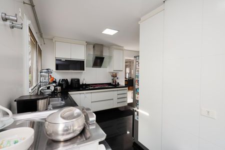 Casa de condomínio à venda com 450m², 4 quartos e 6 vagas Casa de condomínio à venda com 450m², 4 quartos e 6 vagasCozinha - Armários