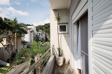 Casa de condomínio à venda com 450m², 4 quartos e 6 vagas Casa de condomínio à venda com 450m², 4 quartos e 6 vagasVaranda